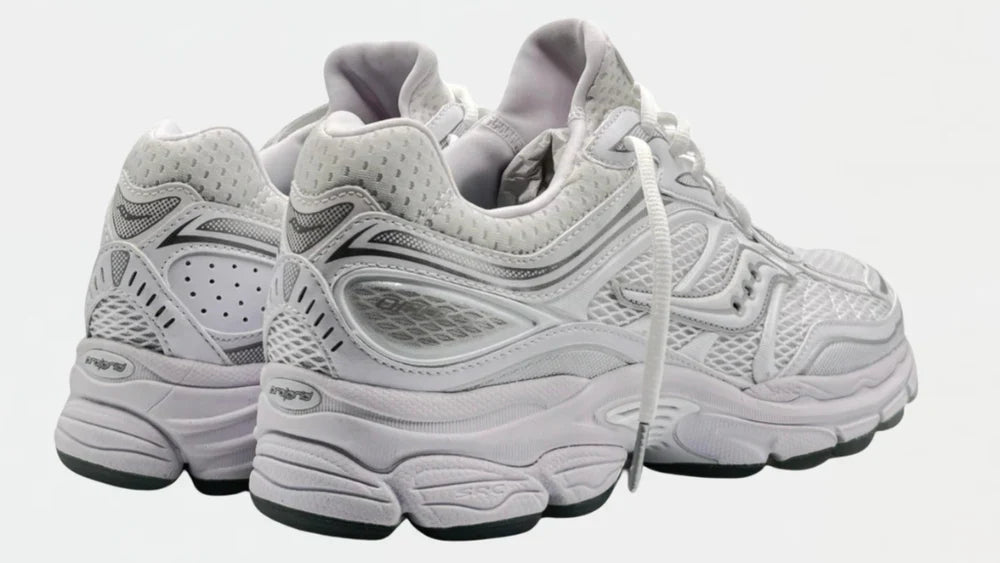 Saucony Omni 9 Socktop "Triple White"
